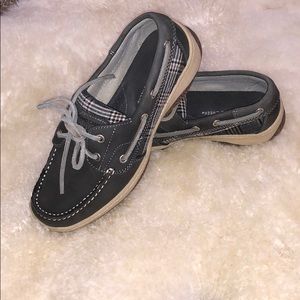 SOLD‼️Women’s Boat shoes.
